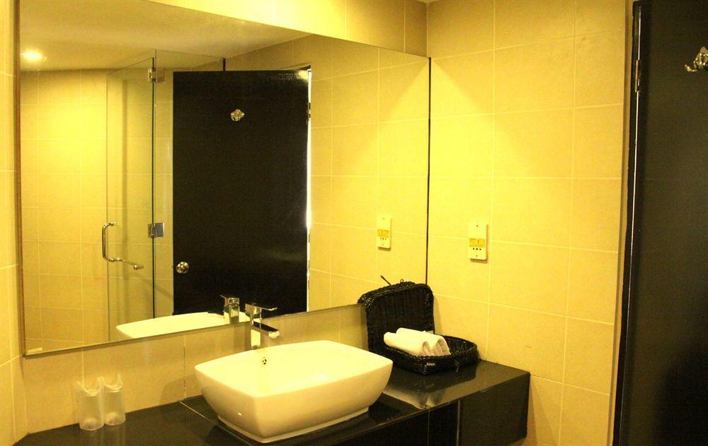 Oyo 89693 Perkasa Hotel Keningau Near Hospital Keningau Dış mekan fotoğraf
