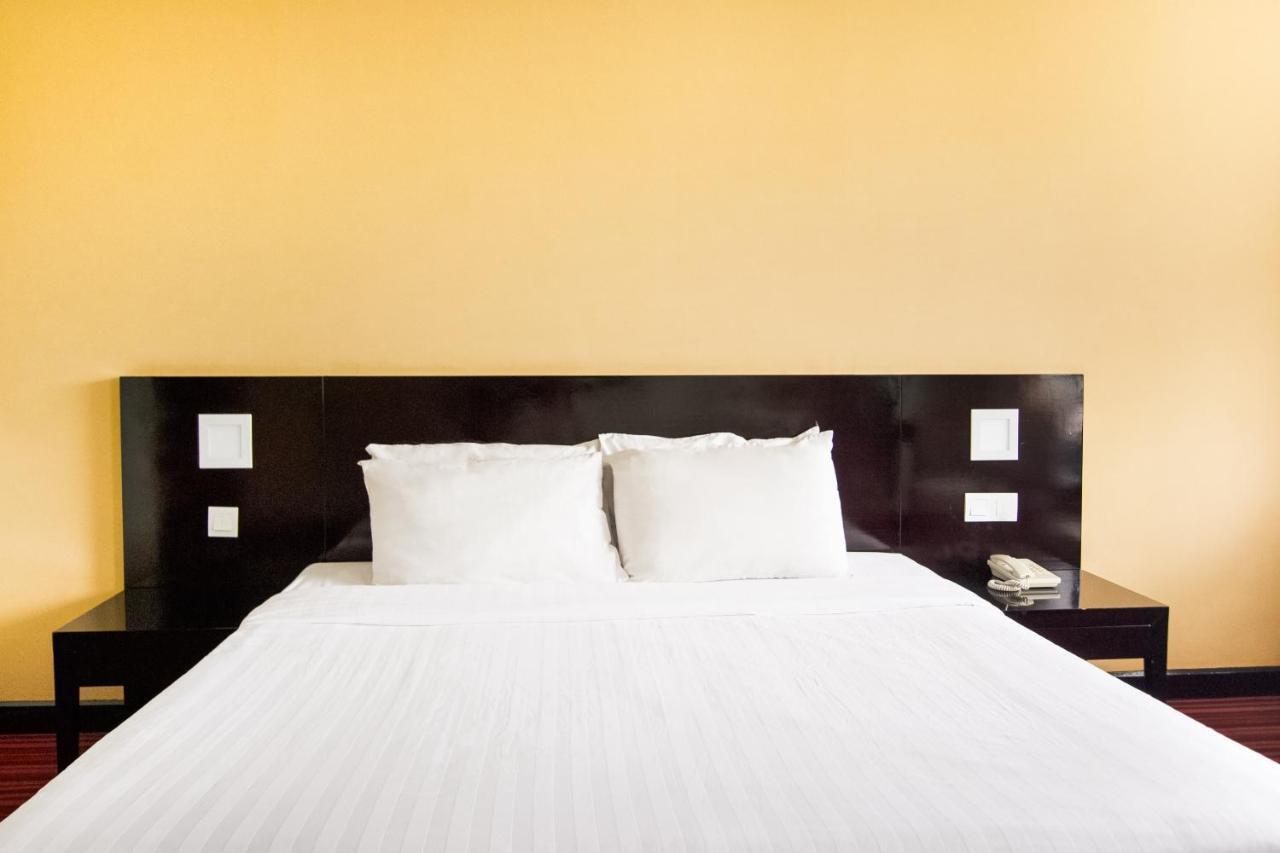 Oyo 89693 Perkasa Hotel Keningau Near Hospital Keningau Dış mekan fotoğraf