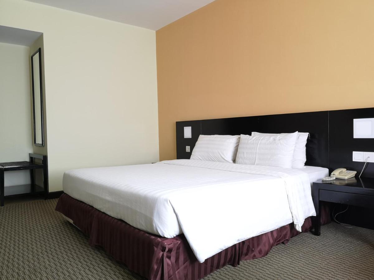 Oyo 89693 Perkasa Hotel Keningau Near Hospital Keningau Dış mekan fotoğraf